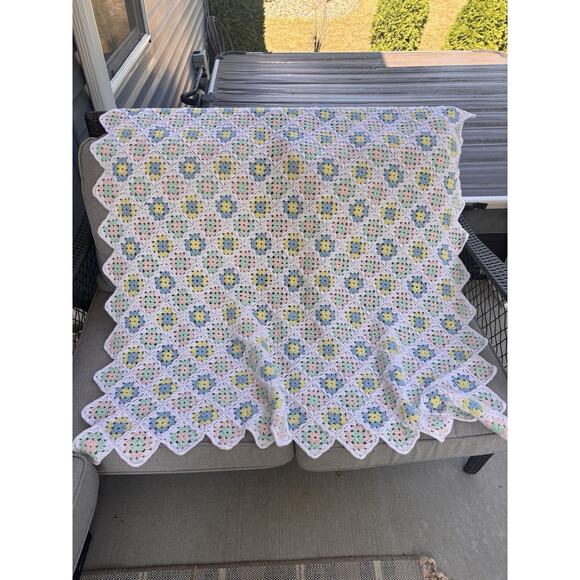New Crochet Baby Afghan Throw Blanket Pastel Granny Square Handmade 45x67 - Picture 6 of 8